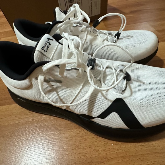 Mountain to Coast R1, White/Black 9.5 Men’s Running shoes - Picture 6 of 16